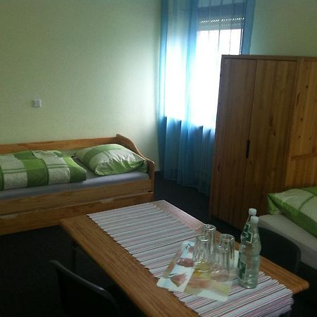 Pension Moldova ニュルンベルク エクステリア 写真